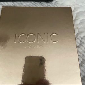 Bnib iconic eyeshadow palette